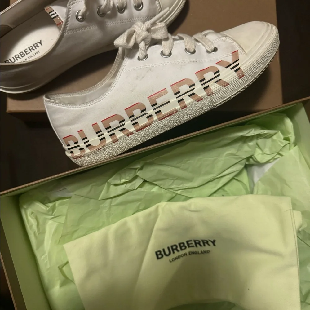 Burberry kids shoe worn a couple of times selling cos it doesn’t fit - Picture 2 of 5